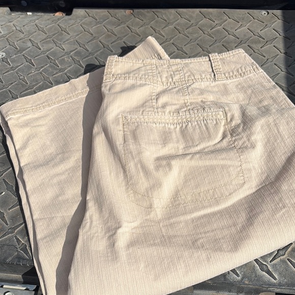 Cato Pants - Casual Tan shorts